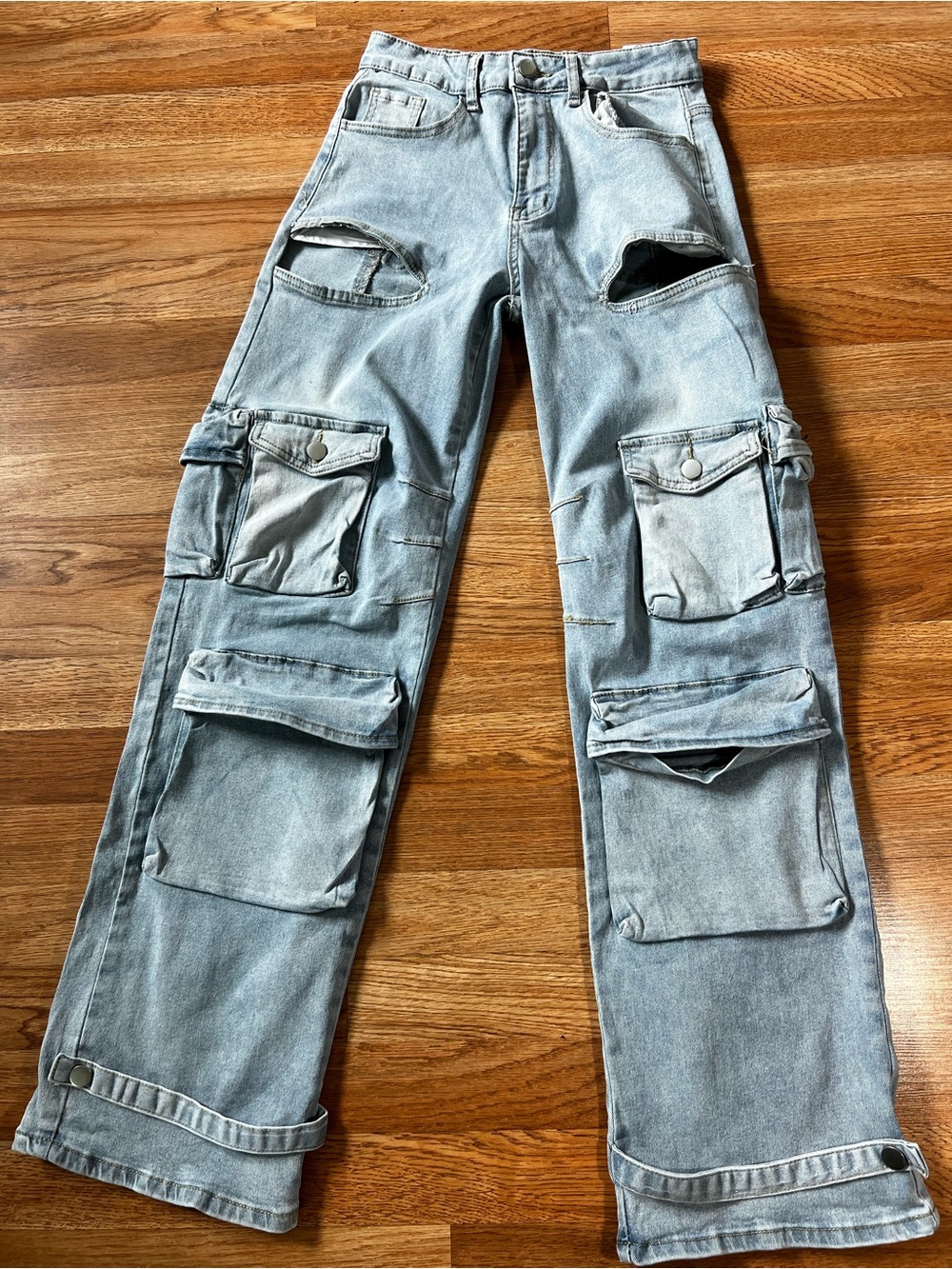 Women’s Light Wash Cargo Jeans - Casual Utility Style